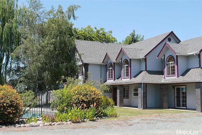 12415 Woods Rd photo 1