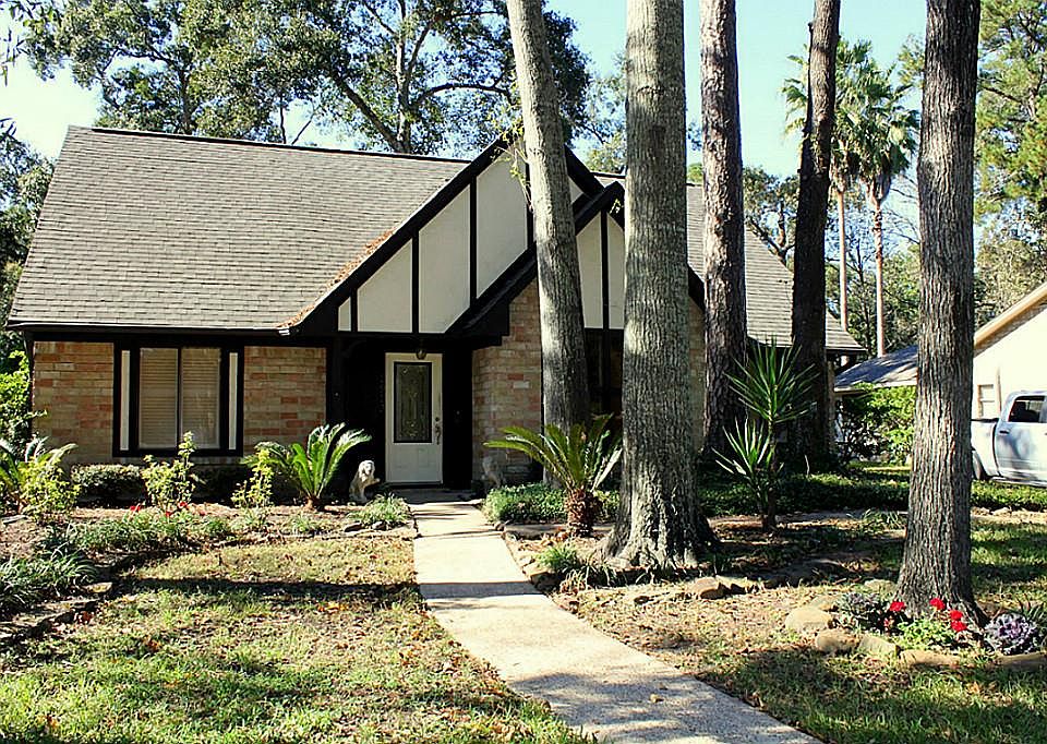 1st image of 2923 Brookdale Dr