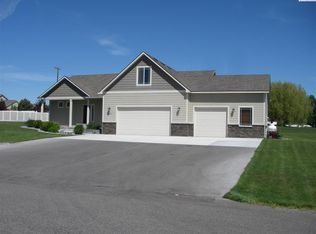 102820 E Kash Loop, Kennewick, WA 99338