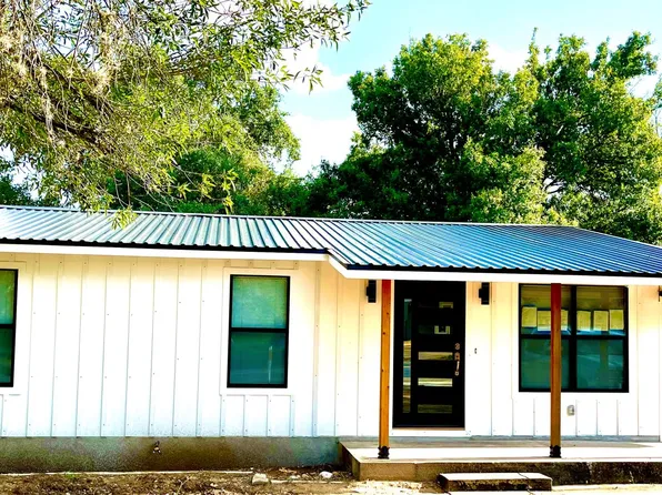 705 Bensdale Rd, Pleasanton, TX 78064