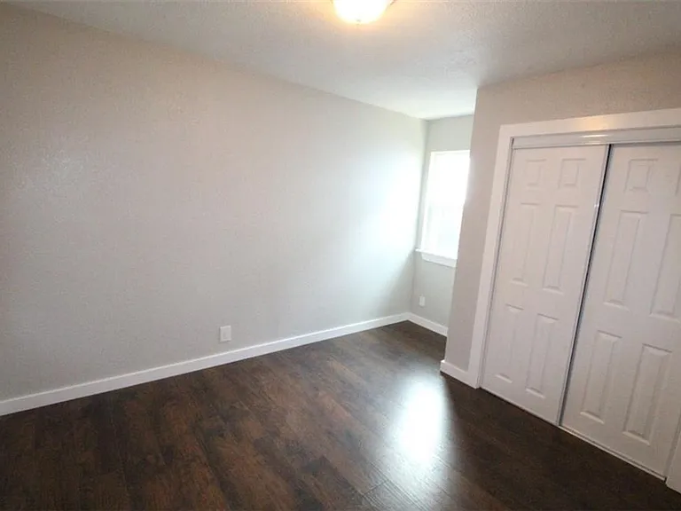 10702 Lanshire Drive — Photo 12