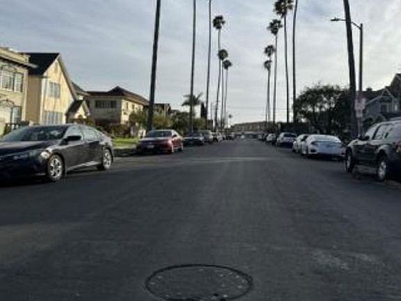 Exterior Neighborhood (street photo)