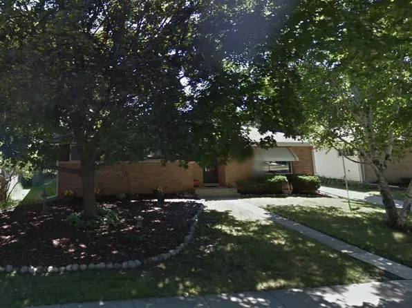 2400 S 94th STREET, Milwaukee, WI 53227