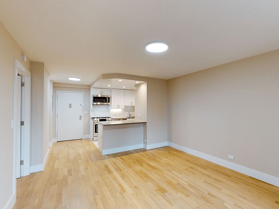 1st image of 310 Greenwich St APT 15K