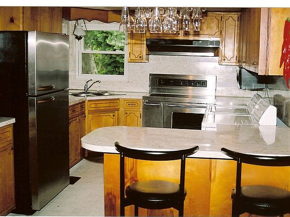 Kitchen w/stainless steel appliances