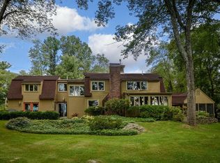 19 Thoroughbred Ln, Sherborn, MA 01770