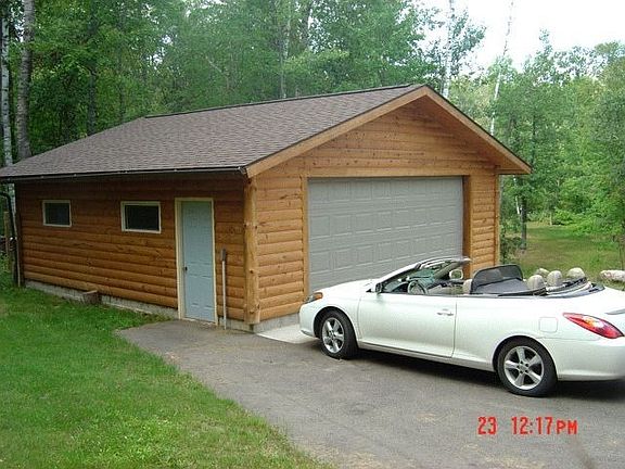 Detached 2-car Garage w/log siding