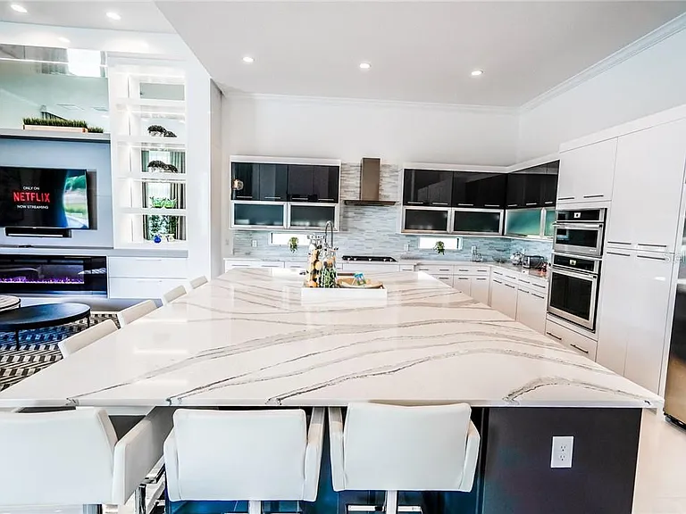 3999 Isabella Cir — Photo 11