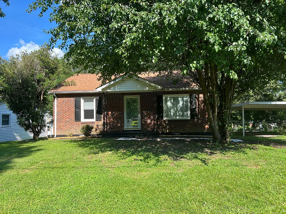 1302 White Ln