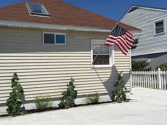 Off street parking, driveway