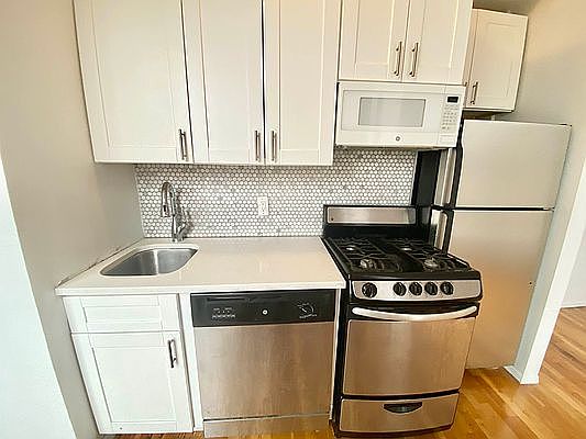 4th image of 190 Bleecker St APT 26