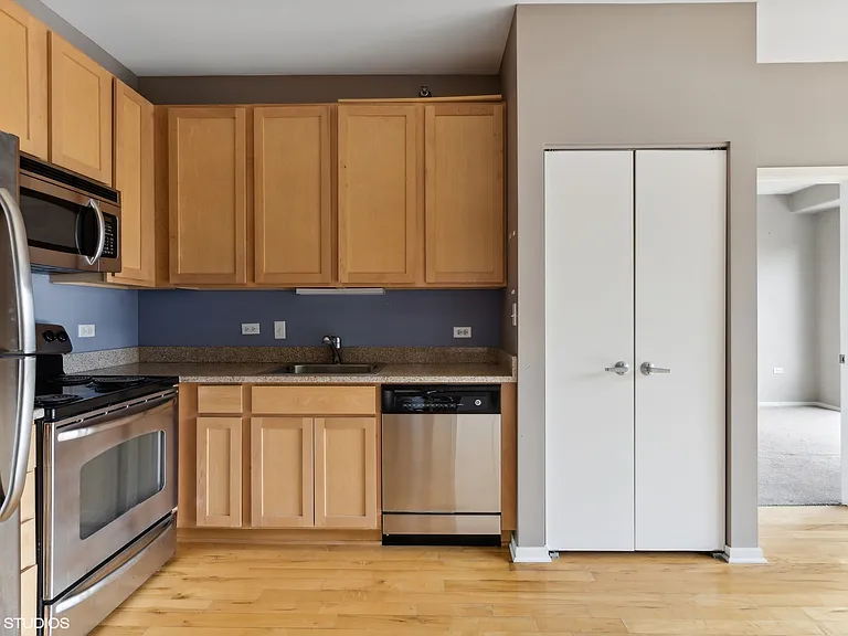 1 E 8th St #405 — Photo 5