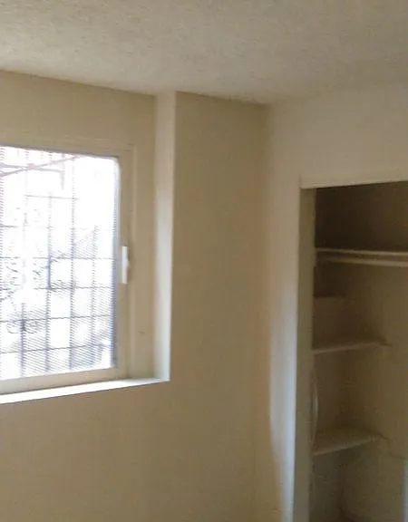 1441 Lake Shore Ave — Photo 7
