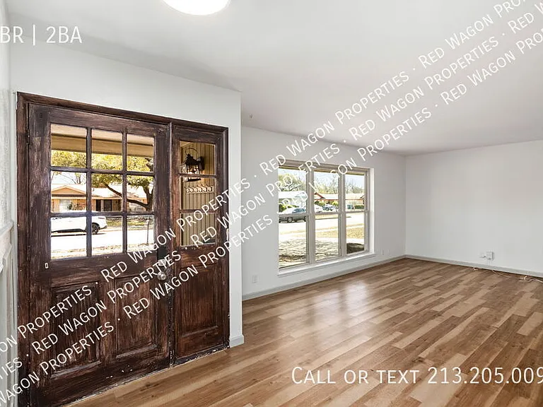 5259 Prince Valiant Dr — Photo 4