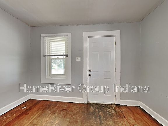 2nd image of 2463 N Oxford St