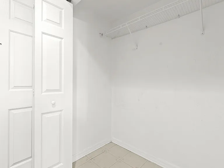 2412 Middleton Grove Dr — Photo 17
