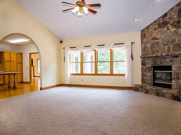 4th image of 27 Westridge Cir