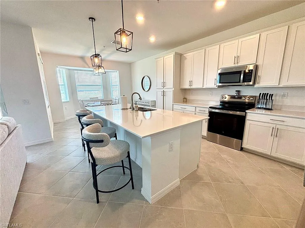 2 bed, 2.0 bath, 1154 sqft, $1,900 — Photo 3