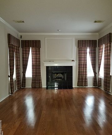 4th image of 3038 Fall Crest Dr