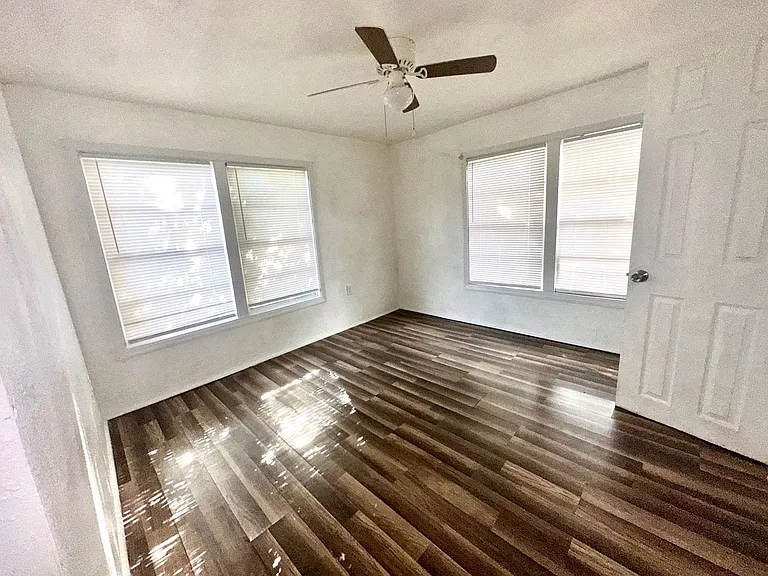 604 W Avenue I #A — Photo 14