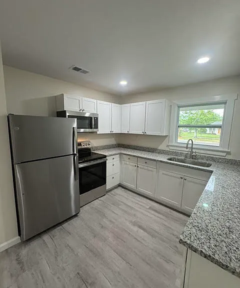 5700 Eastwood Dr — Photo 4
