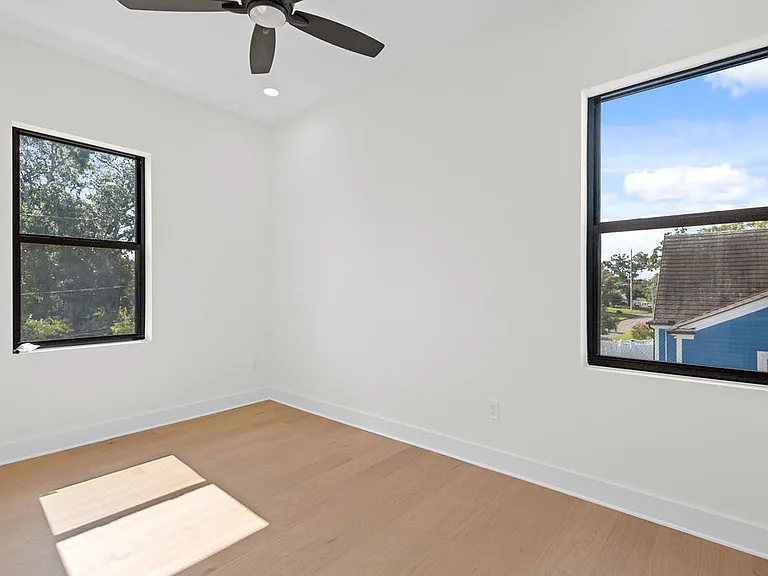 3202 W La Salle St — Photo 71
