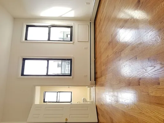 Rented by City Express Realty & Management Corp | media 49