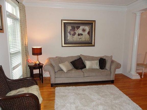 4th image of 185 Millhaven Lndg