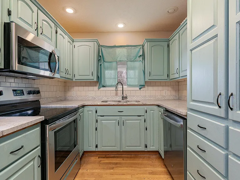 314 W Olive St — Photo 7