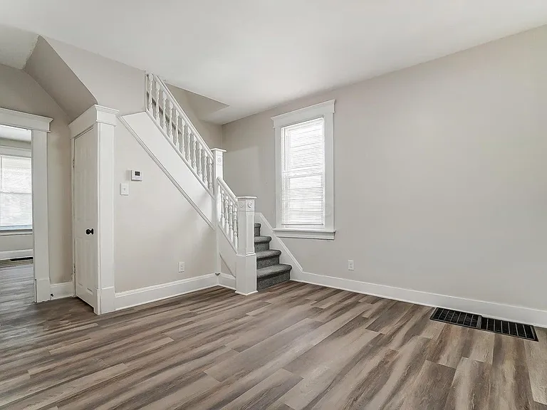 294 Dakota Ave — Photo 7