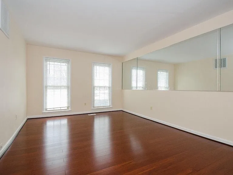 10336 Hampshire Green Ave — Photo 7
