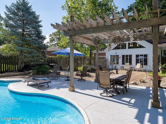2nd image of 11105 Kinnaird Ct
