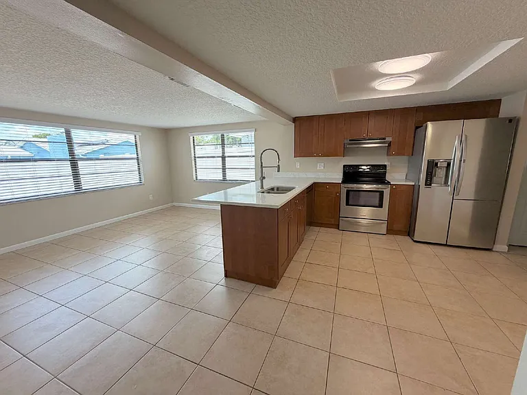 7421 Isle Dr — Photo 15