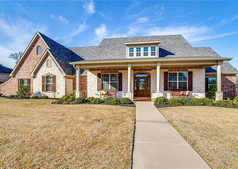 1st image of 2901 Canyon Creek Dr