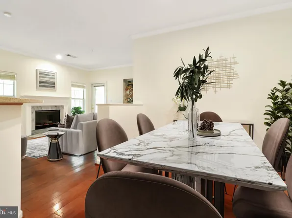 1704 Lake Shore Crest Dr APT 22, Reston, VA 20190