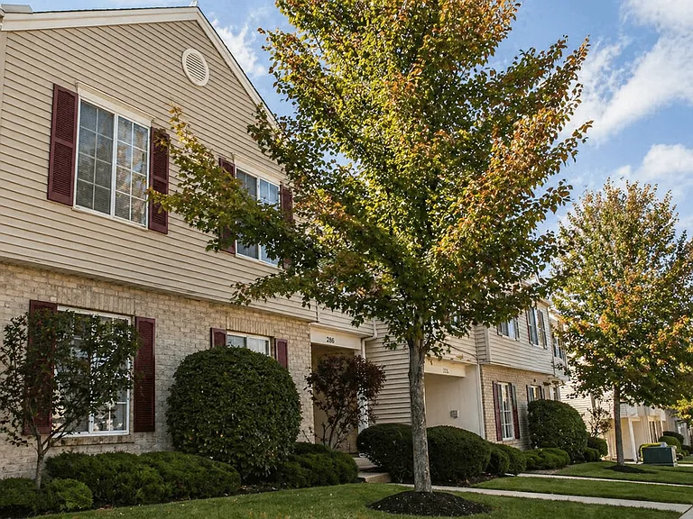 Meadow View Apartments and Townhomes — Photo 37