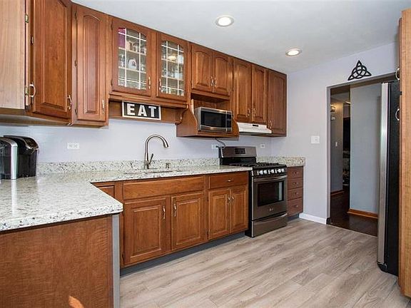 4th image of 443 Vassar Ln