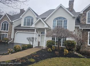6 Dakota Dr, Dallas, PA 18612