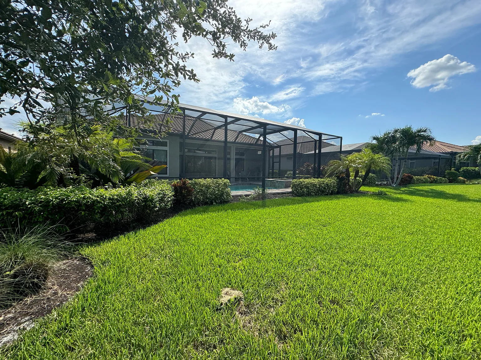 3 bed, 4.0 bath, 3485 sqft, $22,000 — Photo 3
