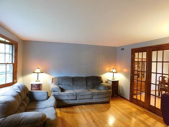 5th image of 45 Robert Topham Dr