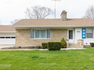 814 Lehnertz Ave, Aurora, IL 60505