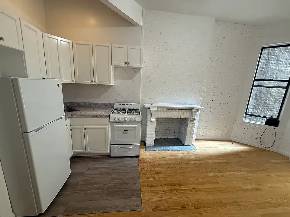 426 W 48th St #1RE