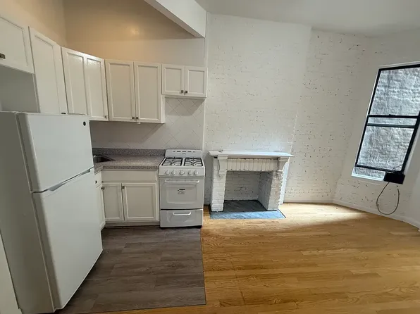 426 W 48th St APT 1RE, New York, NY 10036