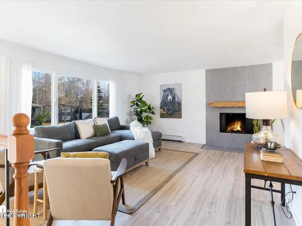 3910 Laron Ln, Anchorage, AK 99504