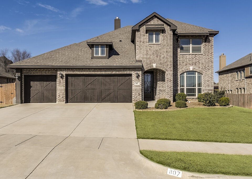 1st image of 807 Imperial Way