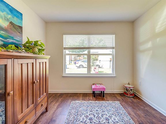 4th image of 528 W Marigold Dr