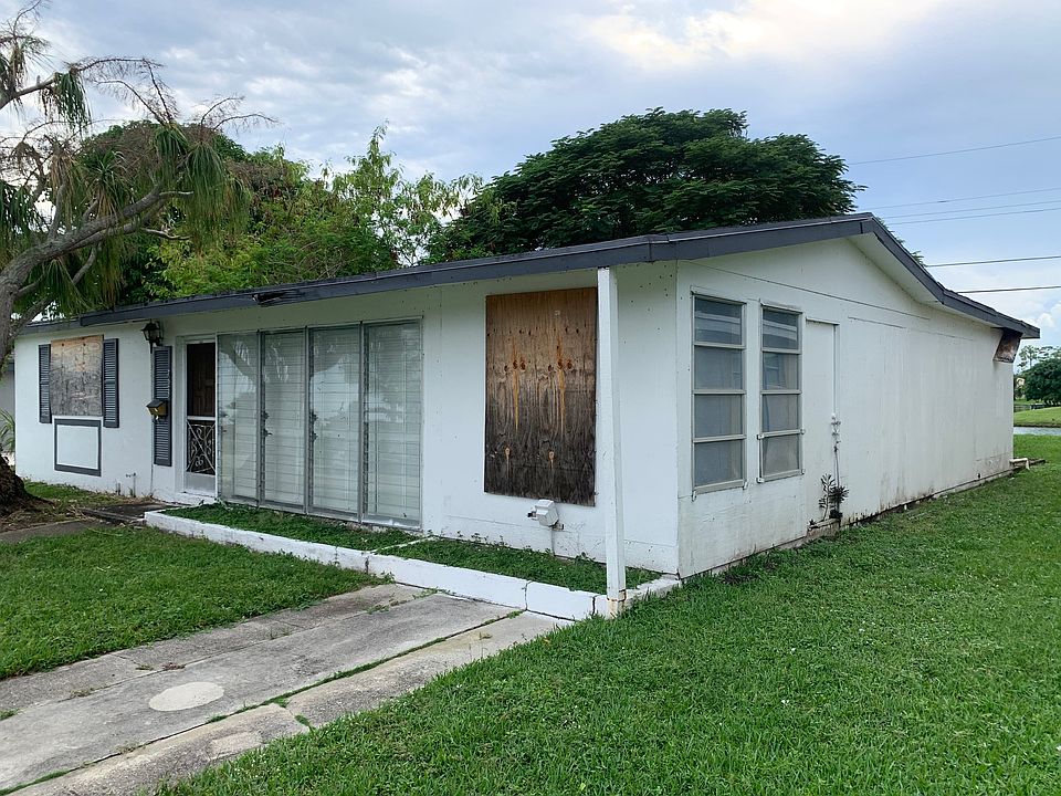 2nd image of 723 Hibiscus Dr