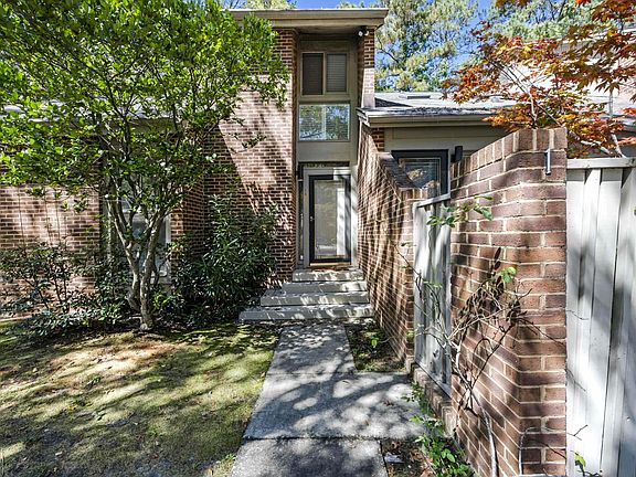 3rd image of 1 Gardenwood Ct