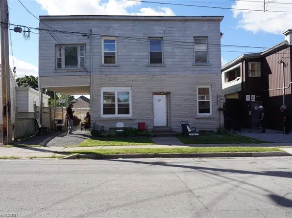 13 Albert St, Welland, ON L3B 4L1