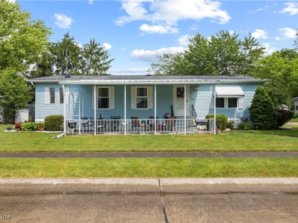 8 Symphony St, Olmsted Falls, OH 44138